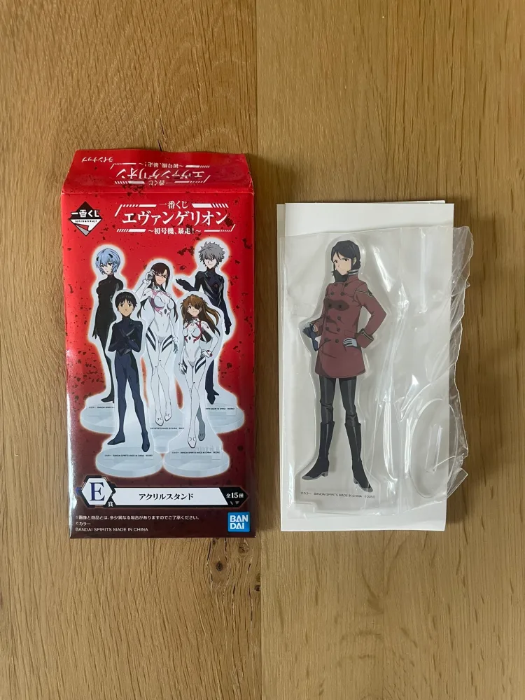 Stand acrylique – Evangelion – Misato Katsuragi 13cm – Ichiban Kuji Shogouki Bousou (Lot E)