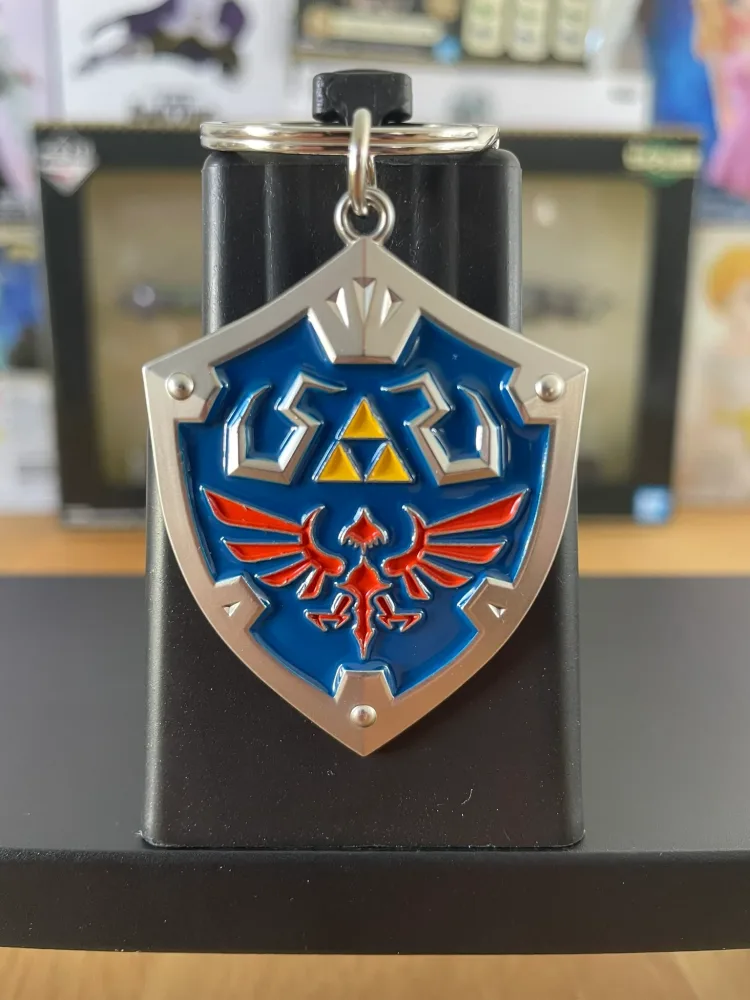 Zelda – Hylian Shield Ichiban Kuji Tears of the Kingdom Metal 8 cm – Porte-clés