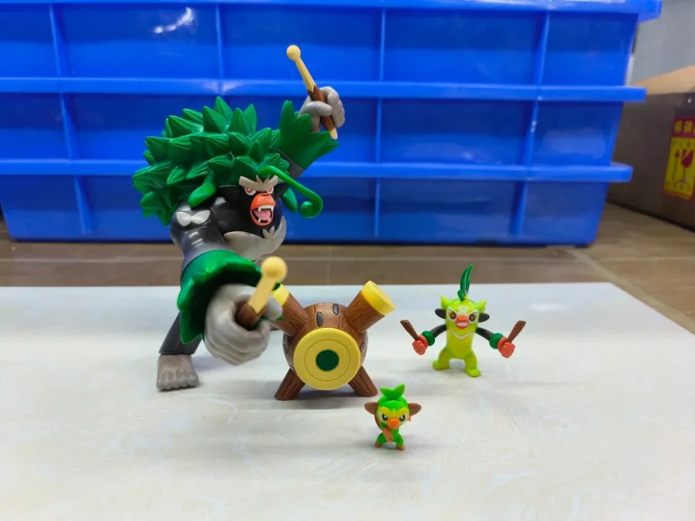 [PREORDER] 1/20 Scale World Figure [FOG] – Grookey & Thwackey & Rillaboom