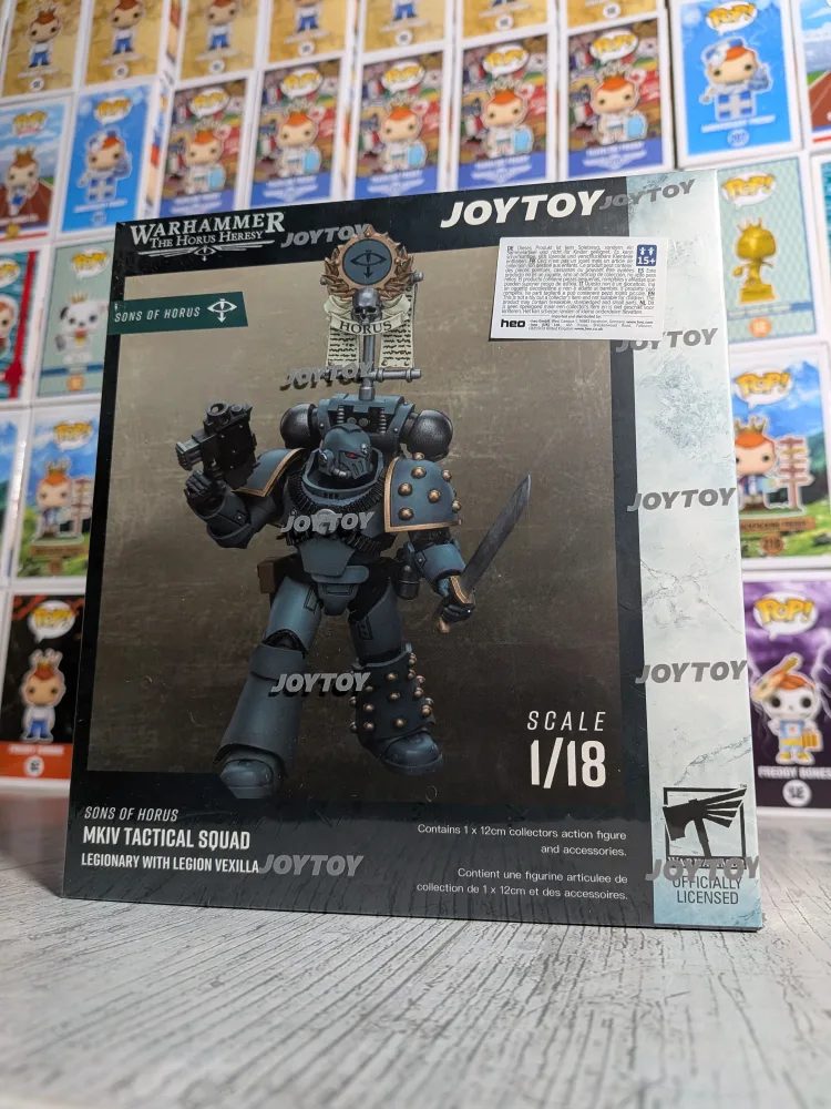 Sons of Horus MKIV Tactical Squad Legionary with Legion Vexilla 1/18 (12cm) | JoyToy Warhammer The Horus Heresy