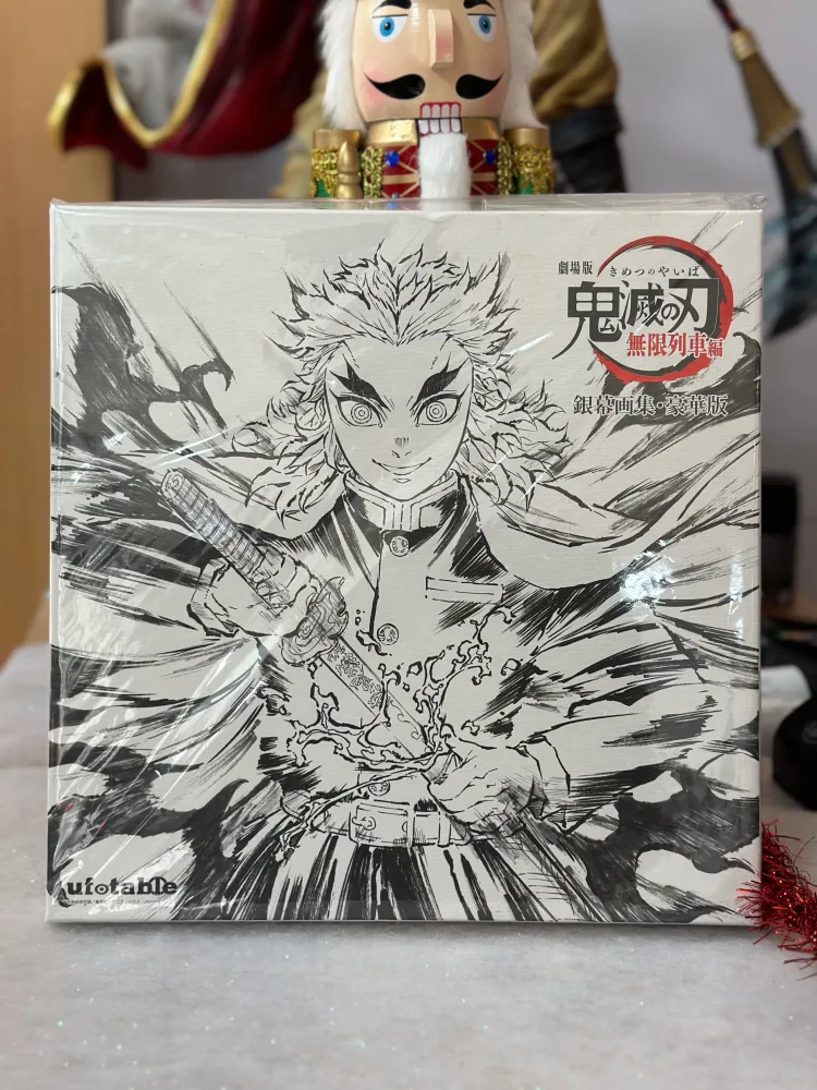 Demon Slayer : Kimetsu No Yaiba Mugen Train : Art Book Sliver (Deluxe Edition)